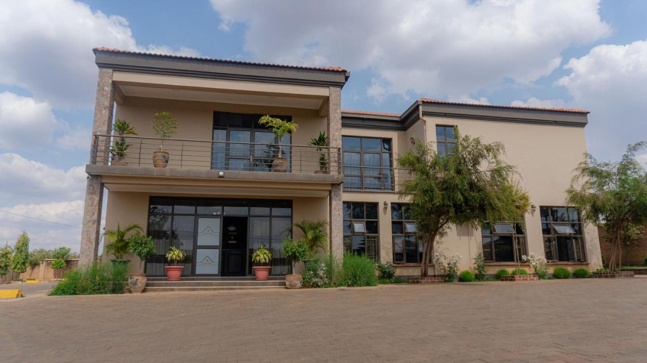 Legacy Suites Lilongwe Esterno foto
