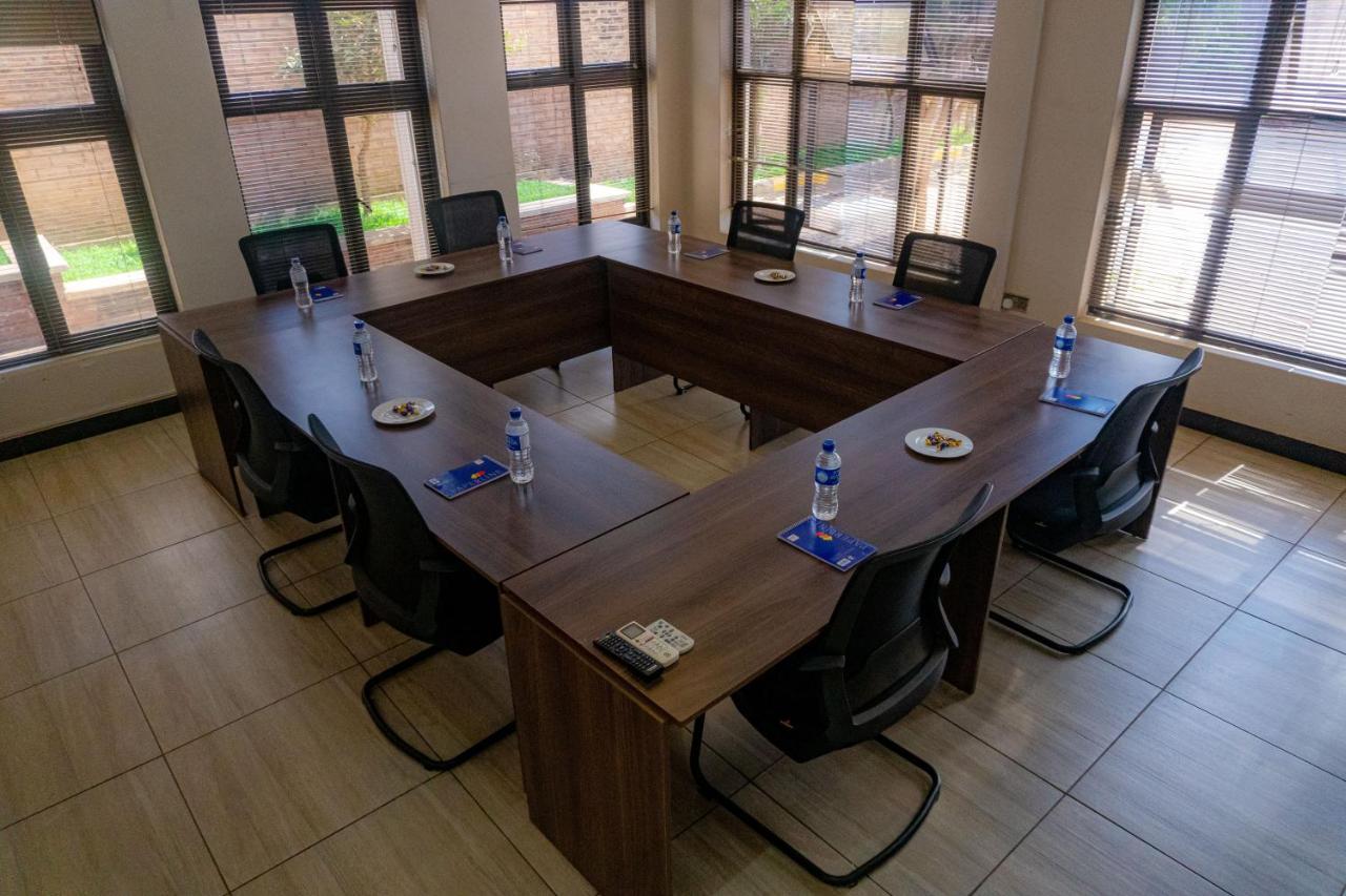Legacy Suites Lilongwe Esterno foto
